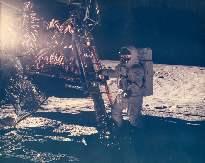 Illustration for article titled The crappy photos of NASA's golden era you never get to see